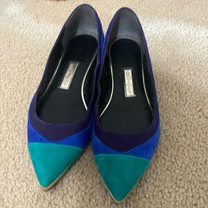 Boutique9 Blue and Green Flats Size 8 Width is Medium.